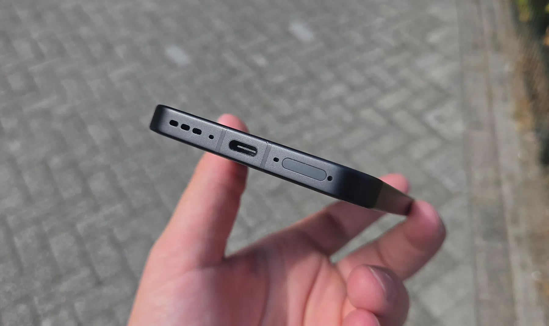 Oppo Reno16 Pro oplaadpoort